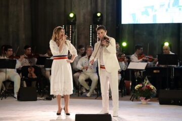 Gala ”10 pentru folclor”, organizată sub egida ”Suceava, 632 de ani de atestare documentară”, a reunit zeci de artiști din toată țara