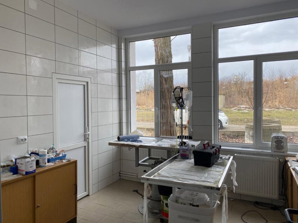 Noul sediu a fost refăcut în totalitate, cu săli de operație, de consultații și tratament, sală de carantină, dar și sală de așteptare pentru adopție