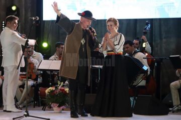 Gala ”10 pentru folclor”, organizată sub egida ”Suceava, 632 de ani de atestare documentară”, a reunit zeci de artiști din toată țara