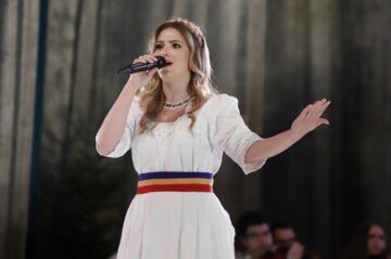 Gala ”10 pentru folclor”, organizată sub egida ”Suceava, 632 de ani de atestare documentară”, a reunit zeci de artiști din toată țara