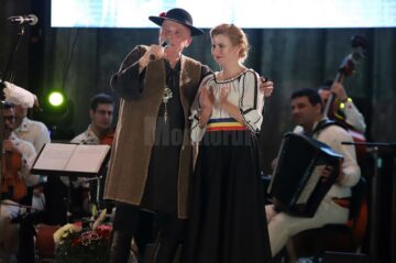 Gala ”10 pentru folclor”, organizată sub egida ”Suceava, 632 de ani de atestare documentară”, a reunit zeci de artiști din toată țara