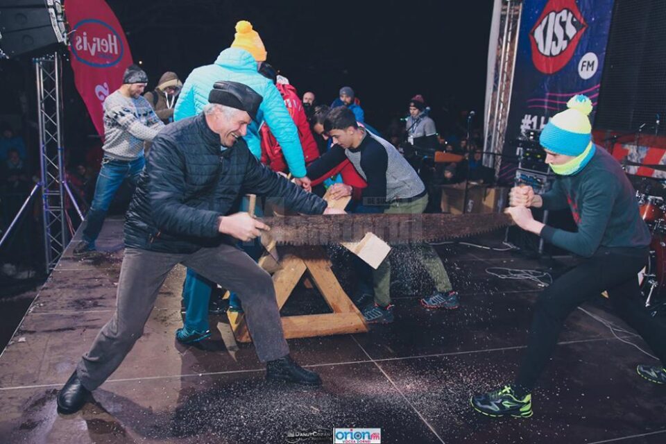 Serbările Zăpezii de la Dorna au îmbinat perfect distracția de pe pârtii cu cea de pe scenă