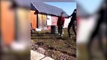 Adolescenta din Horodnic de Sus bătută cu biciul de iubitul ei a fost internată într-un centru de primire în regim de urgență