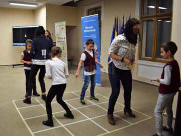 Sute de profesori, prezenți la Conferința „Siguranță și nonviolență în mediul școlar”, organizată la Muzeul Bucovinei