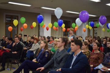 Sute de profesori, prezenți la Conferința „Siguranță și nonviolență în mediul școlar”, organizată la Muzeul Bucovinei