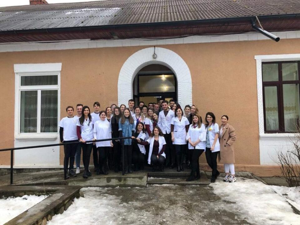 190 de copii au fost consultați gratuit de medici voluntari, la Sucevița