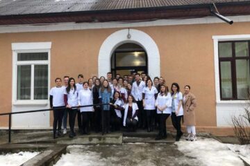 190 de copii au fost consultați gratuit de medici voluntari, la Sucevița