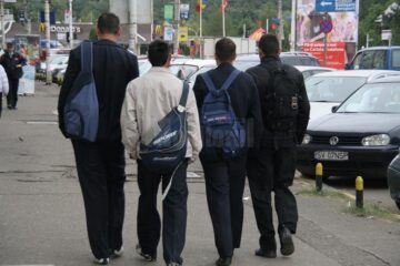 Elevii vor ca bursele sa fie peste 150 de lei/lună