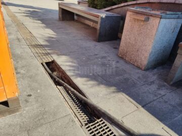 Granit distrus, grăsime și zoaie pe esplanada din centrul Sucevei, după tarabele la care s-a pregătit mâncare