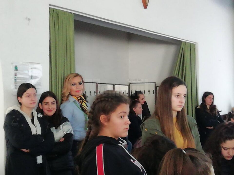 "Oprește cancerul de col uterin! Alegeți Prevenția! Alegeți Să Fiți Sănătoase!", acțiune la Colegiul Silvic "Bucovina"