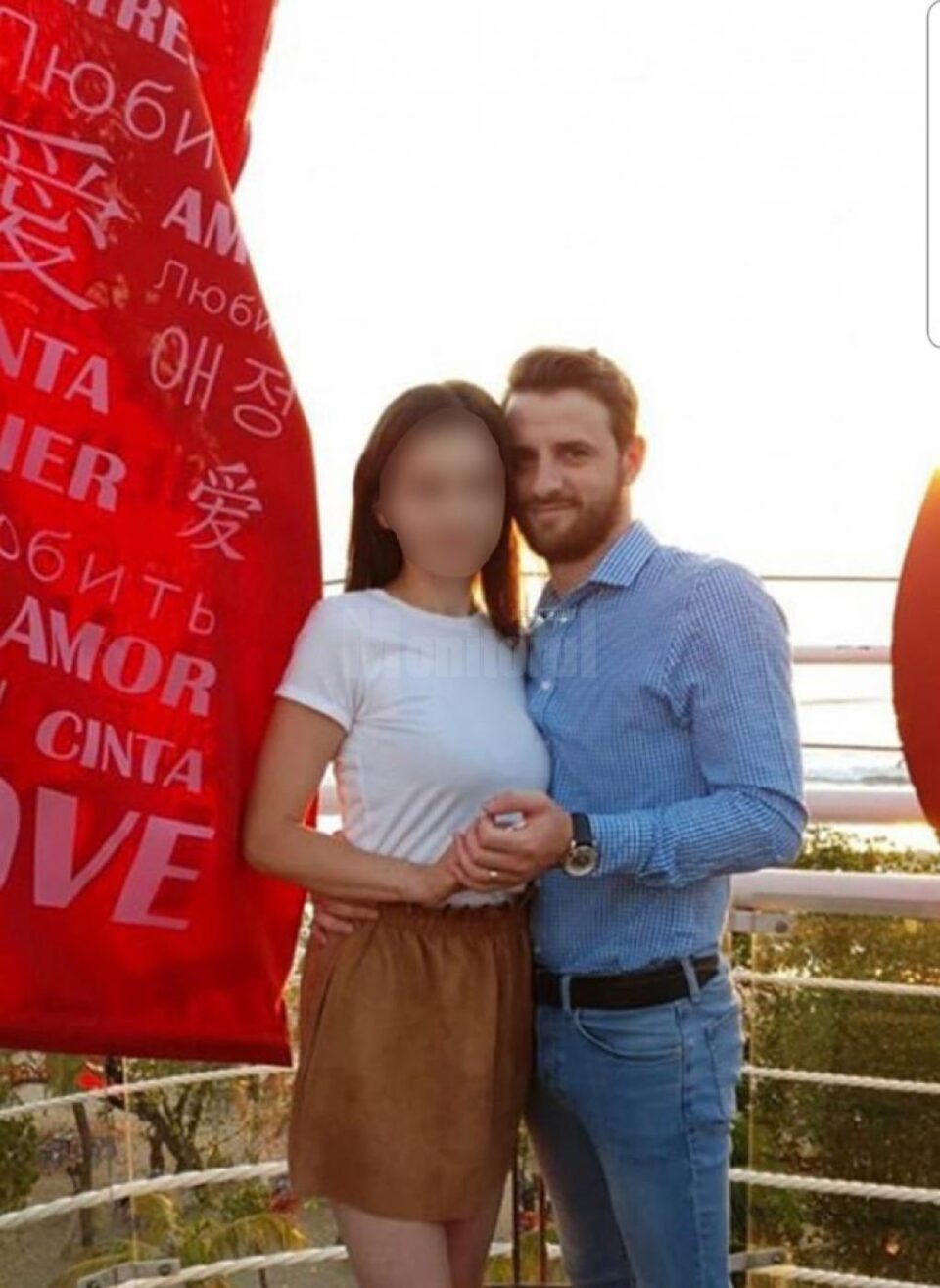 Agentul Daniel Gheorghe Dumitrescu s-a spânzurat cu o cravată de clanța ușii Agentul Daniel Gheorghe Dumitrescu s-a spânzurat cu o cravată de clanța ușii