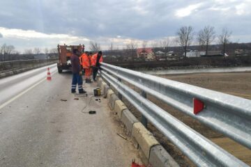 Parapet dublu la podul de la Milișăuți