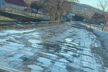 Drumul comunal Slobozia – Zvoriștea, plin de gropi și nămol