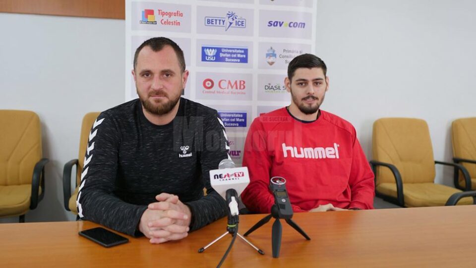 Antrenorul Adrian Chiruț și jucătorul Maxim Oancea
