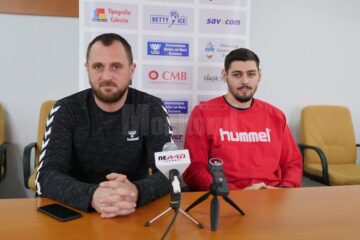 Antrenorul Adrian Chiruț și jucătorul Maxim Oancea