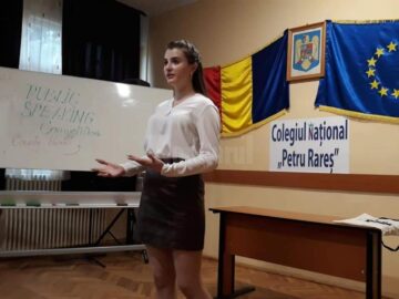 Cinci elevi ai Colegiului ”Petru Rareș”, în semifinala unui concurs de discurs public în limba engleză