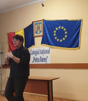 Cinci elevi ai Colegiului ”Petru Rareș”, în semifinala unui concurs de discurs public în limba engleză