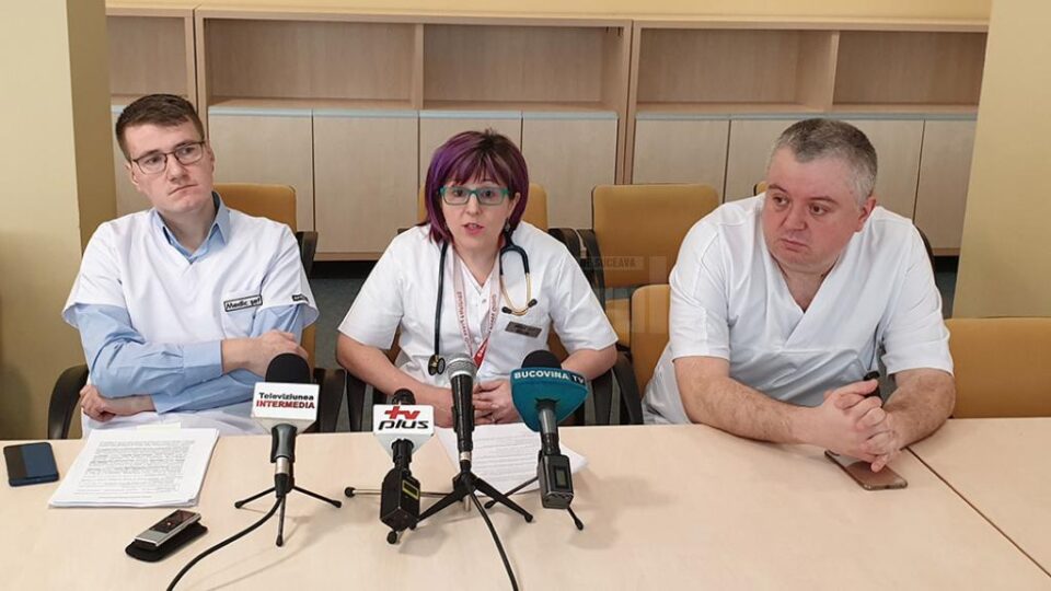 Dr. gastroenterolog Dorin Achiței, dr. infecționist Monica Terteliu și directorul medical, dr. Mircea Macovei Dr. gastroenterolog Dorin Achiței, dr. infecționist Monica Terteliu și directorul medical, dr. Mircea Macovei