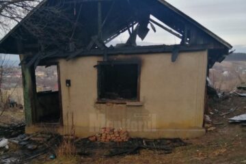Septuagenarul a murit carbonizat în propria casă după ce aceasta a fost cuprinsă de un incendiu puternic