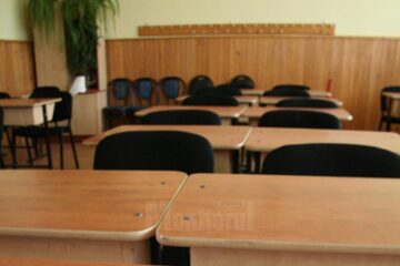 Cursurile a două școli din Fălticeni, afectate de infecțiile respiratorii