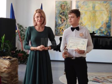 Alexandru Vlădianu, clarinet, alături de adjuncta Elena Istrate