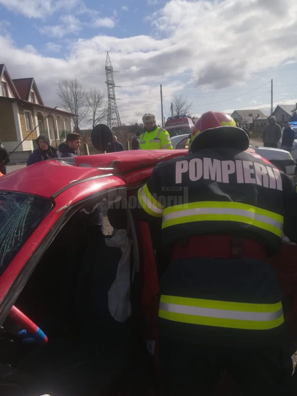 Interventie pompieri la locul accidentului