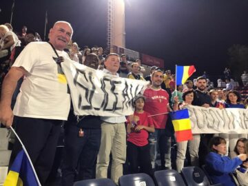 Gheorghe Niță, Mihai Flutur și familiile lor, susținând-o pe Simona