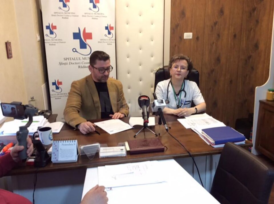 Managerul Traian Andronachi și medicul primar Angelica Popescu