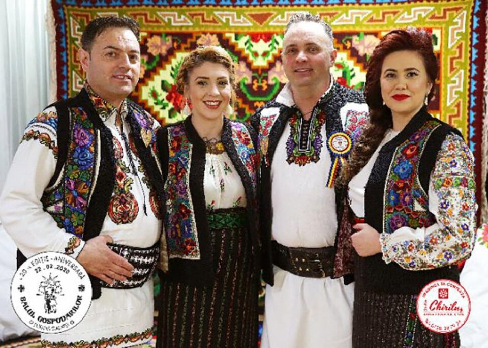 Peste 450 de oameni îmbrăcați în straie de sărbătoare, prezenți la Balul gospodarilor organizat la Poiana Stampei