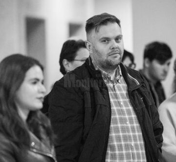 Fotografii-poveste, muzică folk și mulți prieteni, la vernisajul expoziției semnate de Lăcrămioara Georgeta Samson