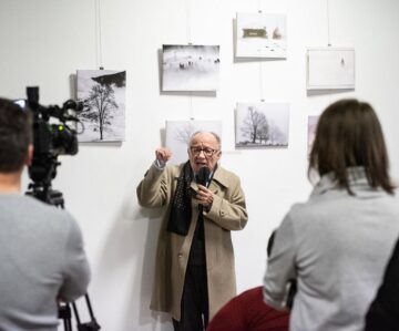 Fotografii-poveste, muzică folk și mulți prieteni, la vernisajul expoziției semnate de Lăcrămioara Georgeta Samson