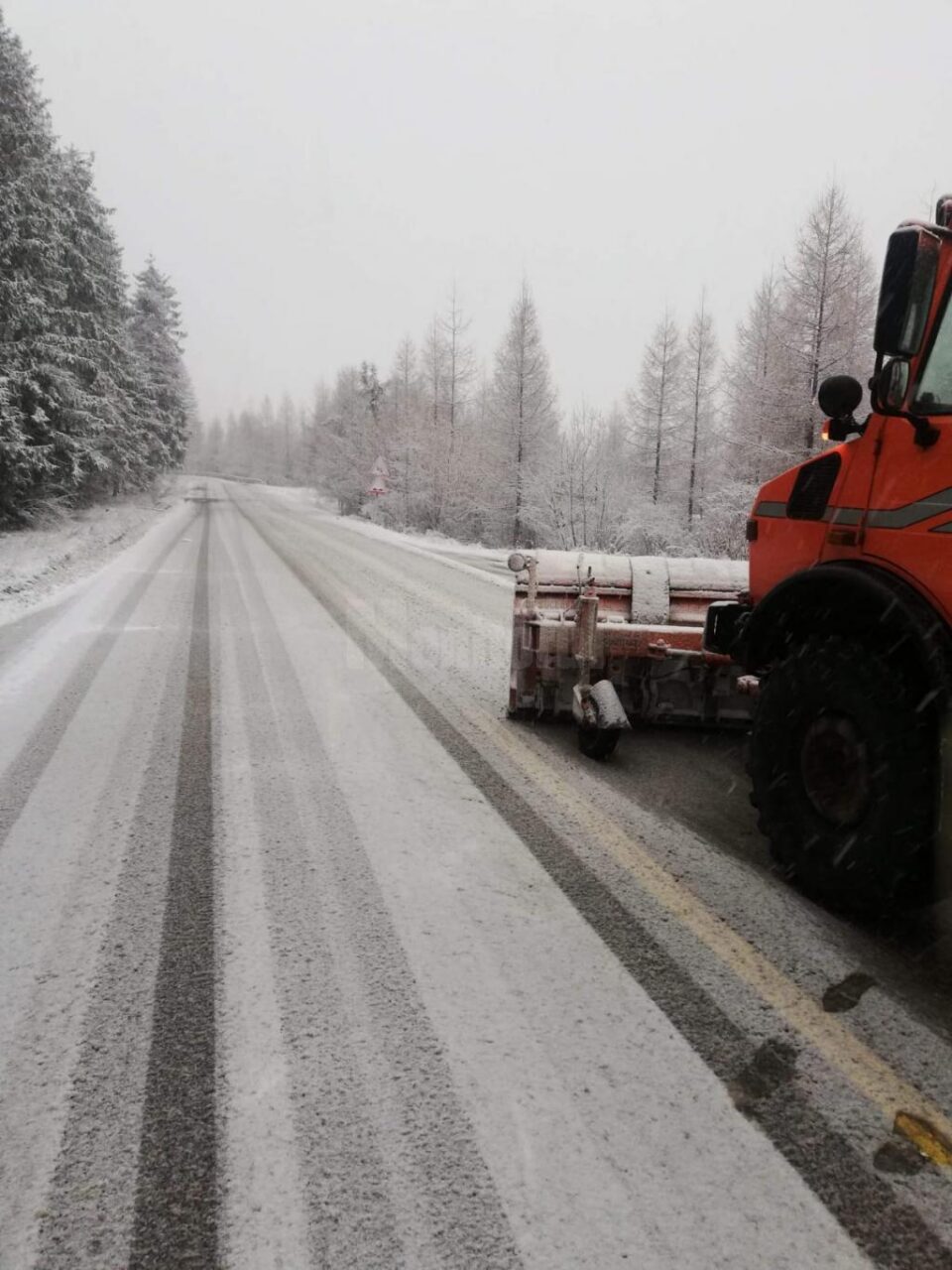 Traficul rutier se desfășoară în condiții normale în zona de munte a județului