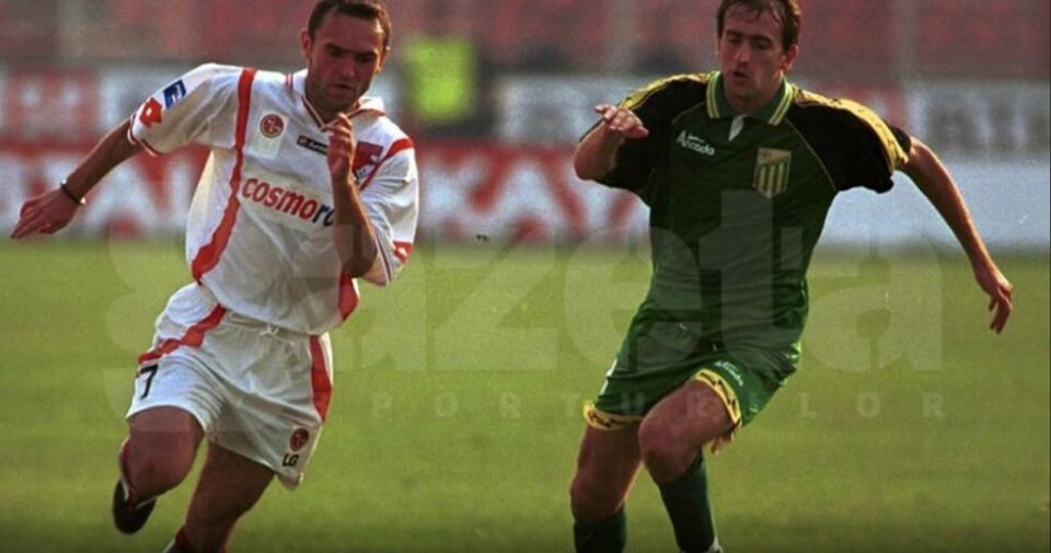 Mugur Bolohan și Sergiu Brujan în duel direct la meciul din anul 2000. Foto: Gazeta Sporturilor Mugur Bolohan și Sergiu Brujan în duel direct la meciul din anul 2000. Foto: Gazeta Sporturilor