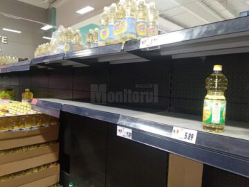 Zilele de panică generată de coronavirus au golit o parte din rafturile hipermarketurilor sucevene