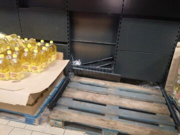 Zilele de panică generată de coronavirus au golit o parte din rafturile hipermarketurilor sucevene