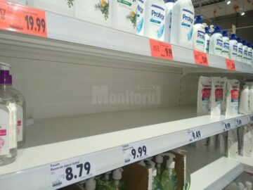 Zilele de panică generată de coronavirus au golit o parte din rafturile hipermarketurilor sucevene