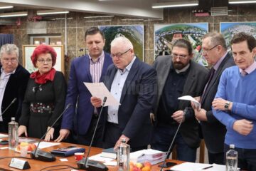 Aurel Jescu în momentul depunerii jurământului