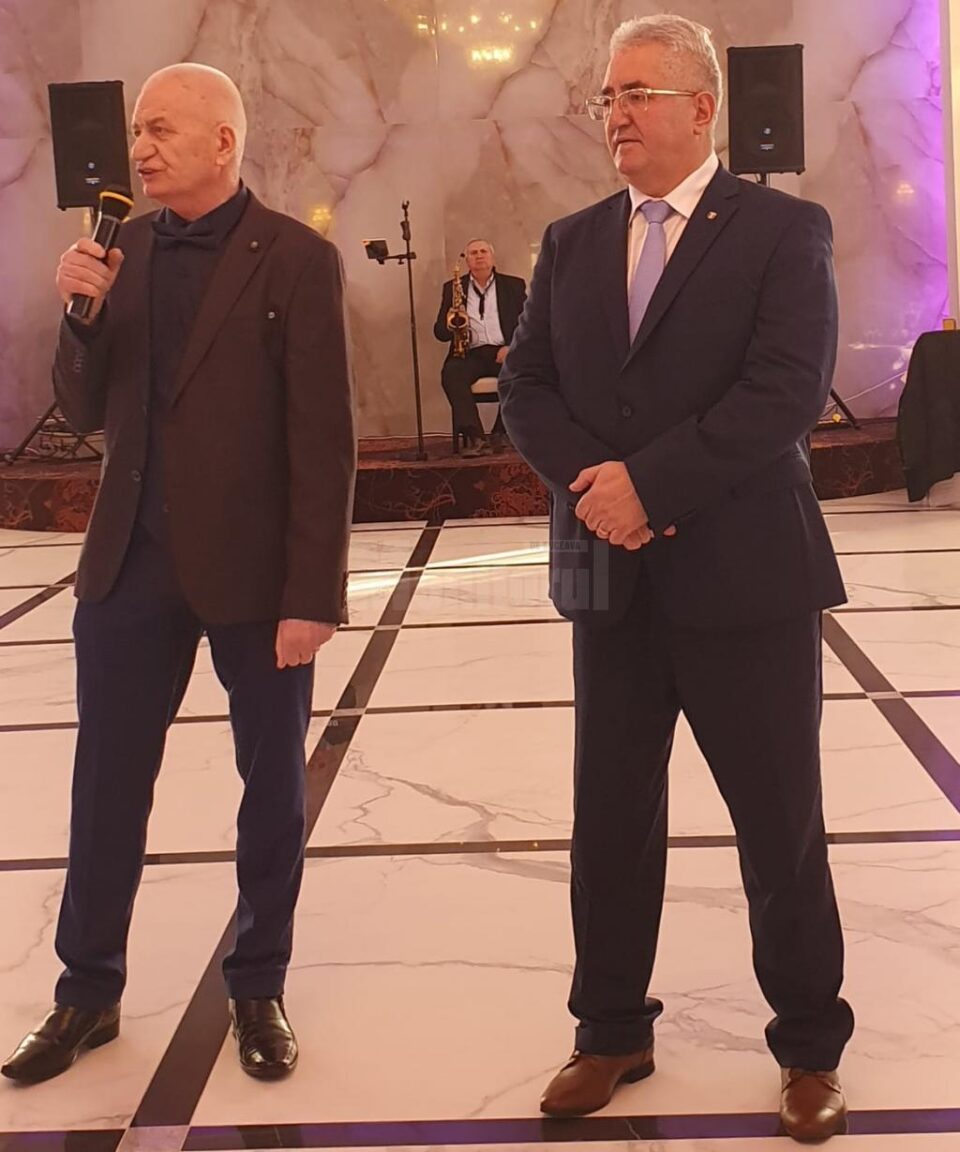 Primarul Ion Lungu și președintele CARP, la evenimentul Mărțișorul persoanelor vârstnice din municipiul Suceava