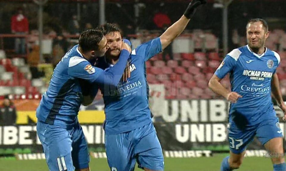 Buziuc este felicitat de coechipieri după golul marcat în poarta lui Dinamo. Foto: digisport.ro Buziuc este felicitat de coechipieri după golul marcat în poarta lui Dinamo. Foto: digisport.ro