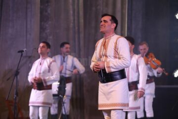 Ansamblul etnofolcloric "Plăieșii" și Nicolae Gribincea, pe scena suceveană