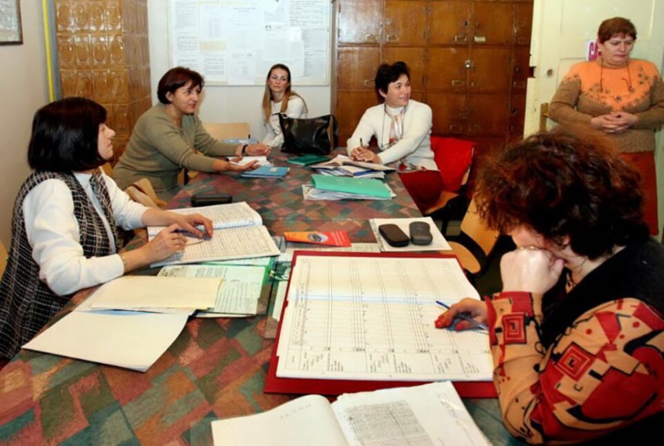 Profesori pensionari. Foto: vrancea24.ro Profesori pensionari. Foto: vrancea24.ro