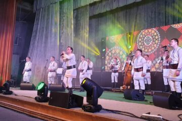 Ansamblul etnofolcloric "Plăieșii" și Nicolae Gribincea, pe scena suceveană