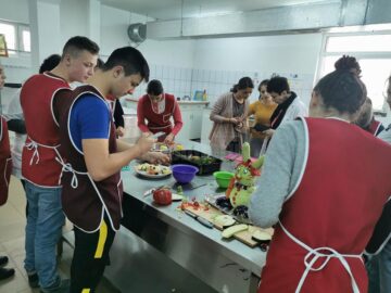 Zeci de elevi de la Centrul Școlar „Sf. Andrei” au participat la acțiunea „Să apreciem natura, mediul înconjurător și ființa umană!”