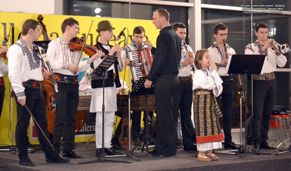 „Azi cânt pentru tine, mamă!”, spectacol muzical-coregrafic la Auditorium „Joseph Schmidt” „Azi cânt pentru tine, mamă!”, spectacol muzical-coregrafic la Auditorium „Joseph Schmidt”