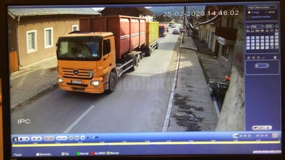 Mașina cu care a fost efectuat transportul suspect, la intrarea în Moldovița, la 14.46 Mașina cu care a fost efectuat transportul suspect, la intrarea în Moldovița, la 14.46
