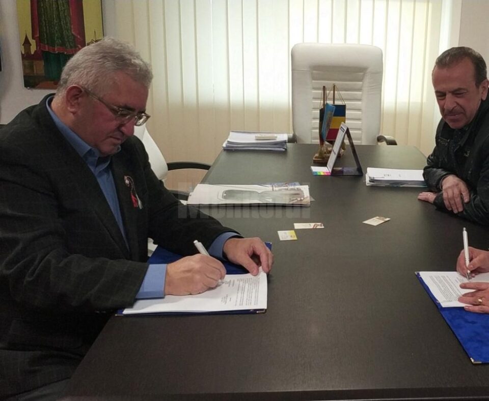 Contractul de achiziție a 25 de autobuze electrice mari a fost semnat miercuri dimineață, la Primăria Suceava