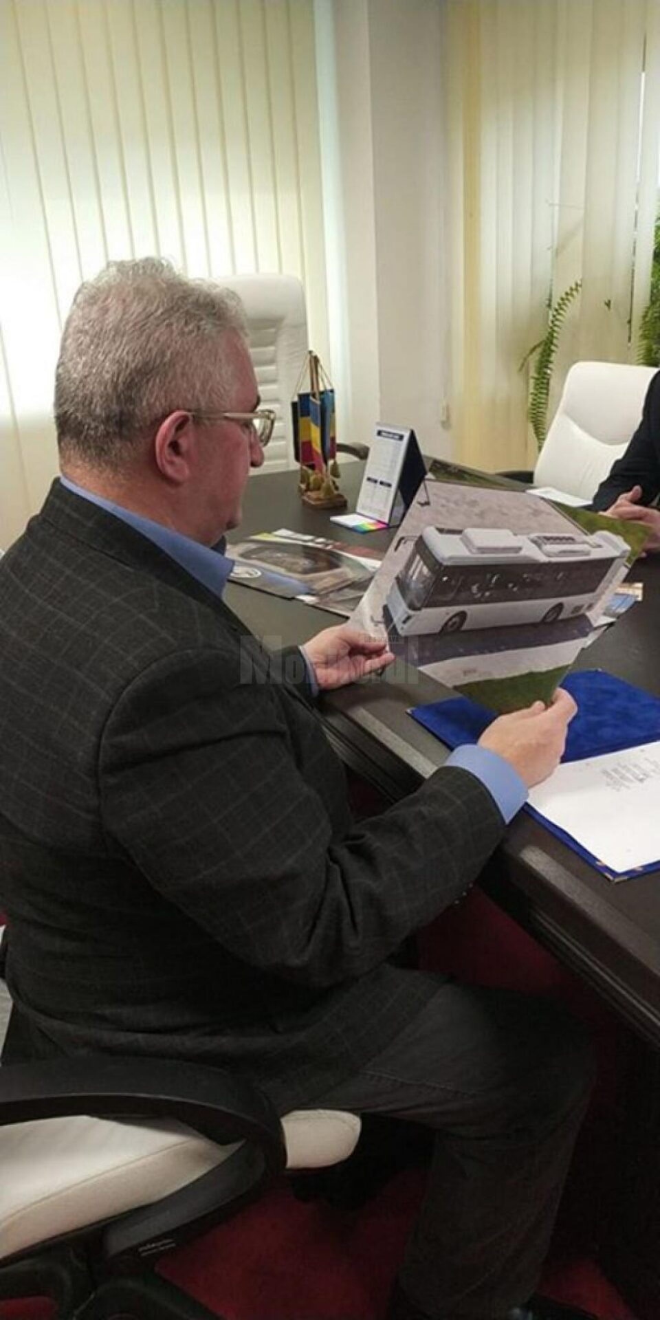 Contractul de achiziție a 25 de autobuze electrice mari a fost semnat miercuri dimineață, la Primăria Suceava
