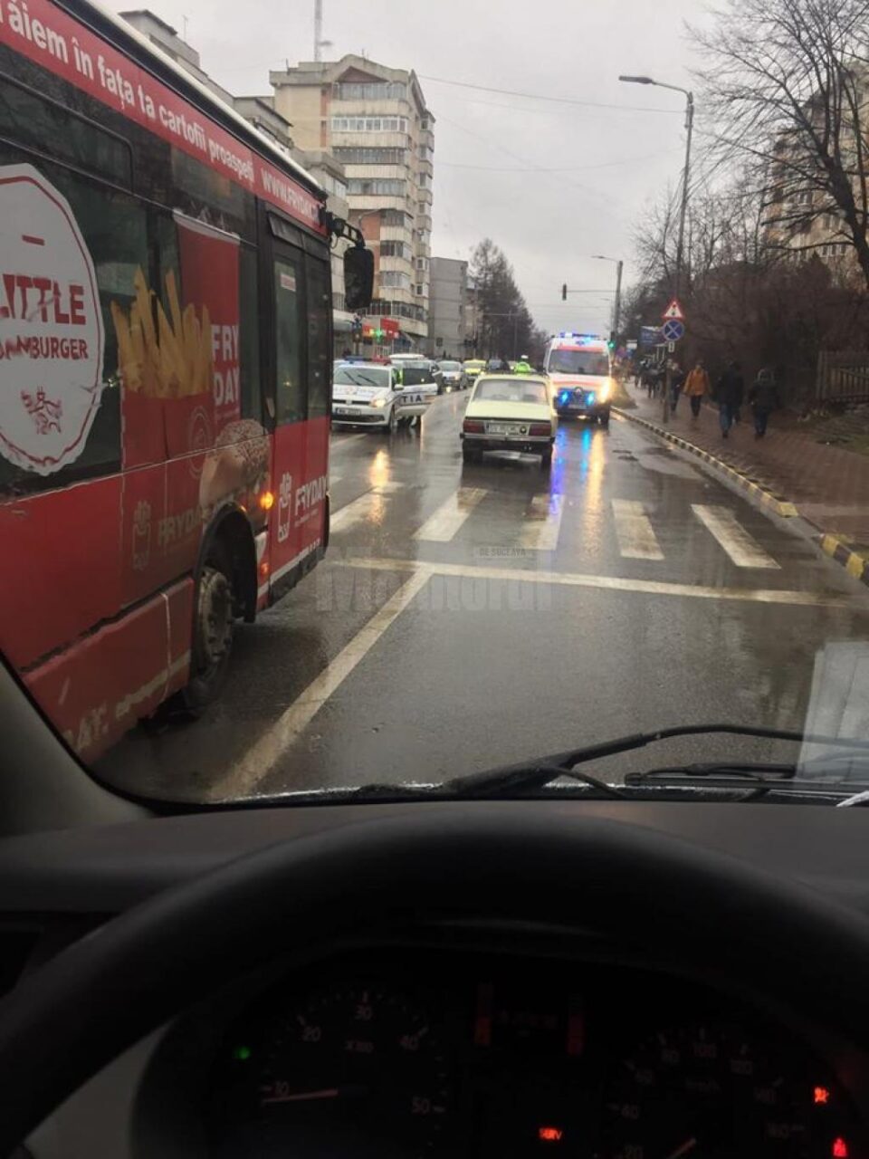 Femeie accidentată pe trecerea de pietoni de lângă catedrală