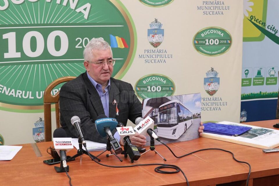 Contractul de achiziție a 25 de autobuze electrice mari a fost semnat miercuri dimineață, la Primăria Suceava
