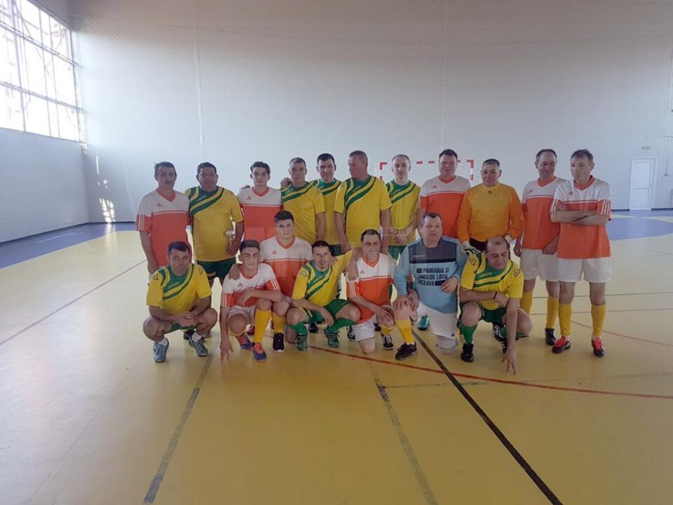 Fostele glorii sucevene au jucat un meci demonstrativ cu echipa de old-boys din Bosanci Fostele glorii sucevene au jucat un meci demonstrativ cu echipa de old-boys din Bosanci
